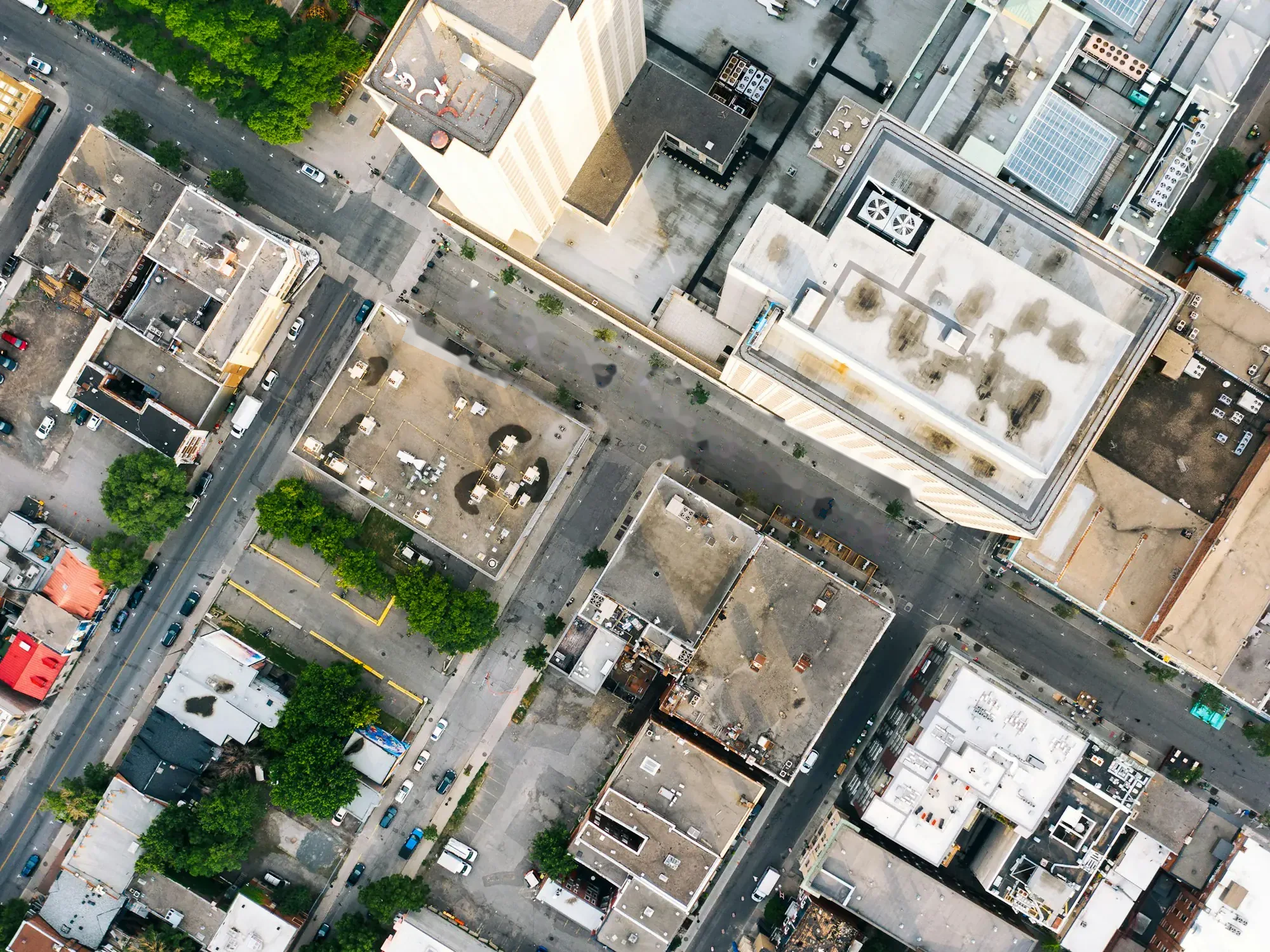 Vue aérienne retouchée d’un secteur immobilier du centre de Montréal